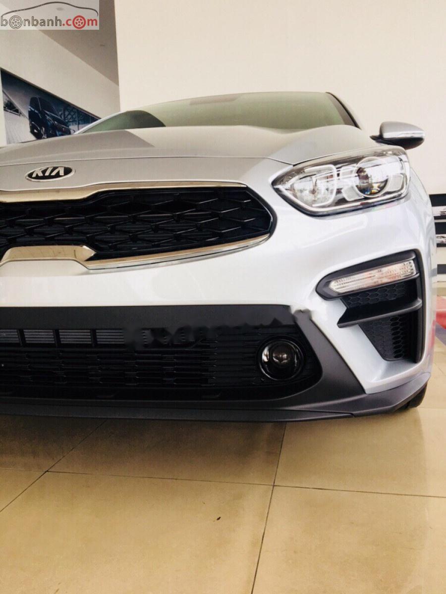 Kia Cerato 1.6 AT 2018 - Bán Kia Cerato 1.6 AT năm sản xuất 2018, màu bạc giá cạnh tranh