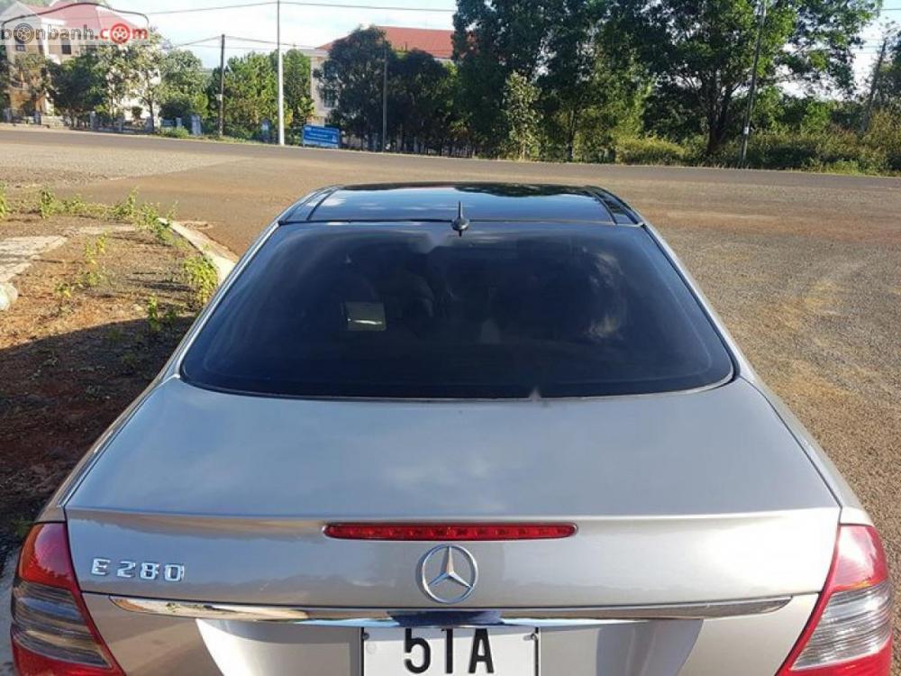 Mercedes-Benz E class E280 2006 - Bán Mercedes E280 đời 2006, màu bạc, số tự động 