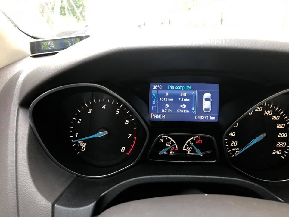 Ford Focus Titanium 2014 - Bán xe Ford Focus Titanium sản xuất 2014, màu trắng, xe nhập