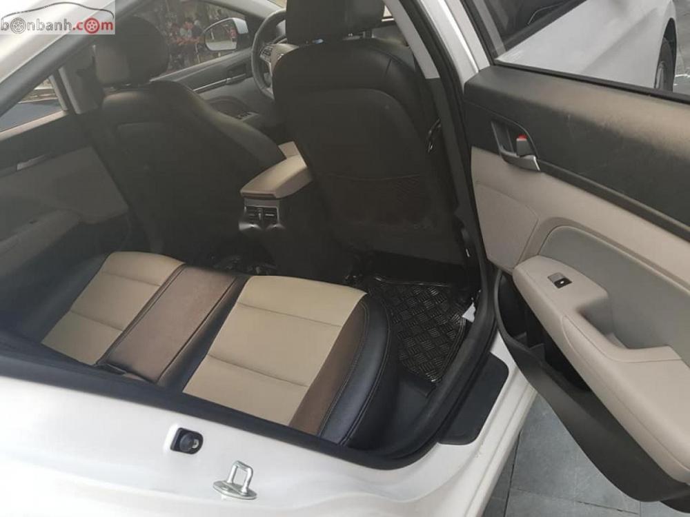 Hyundai Elantra 1.6 MT 2016 - Bán Hyundai Elantra 1.6 MT đời 2016, màu trắng, số sàn