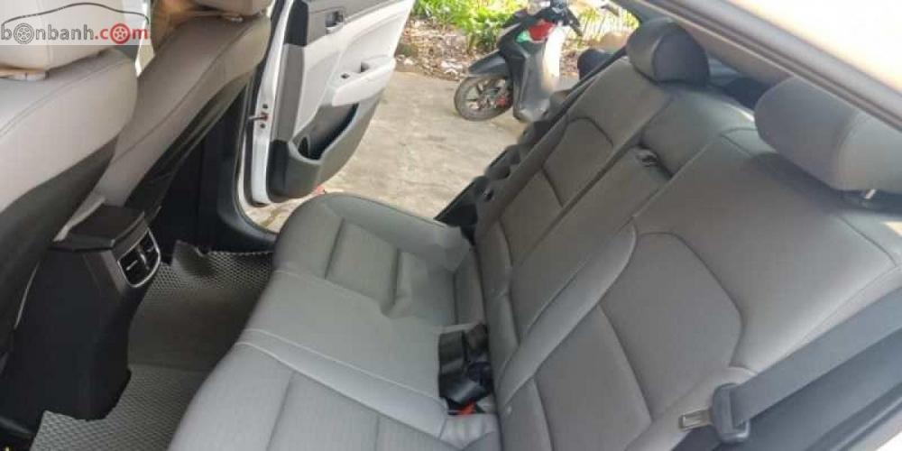 Hyundai Elantra 1.6 AT 2016 - Cần bán xe Hyundai Elantra 1.6 AT năm 2016, màu trắng đã đi 60000 km