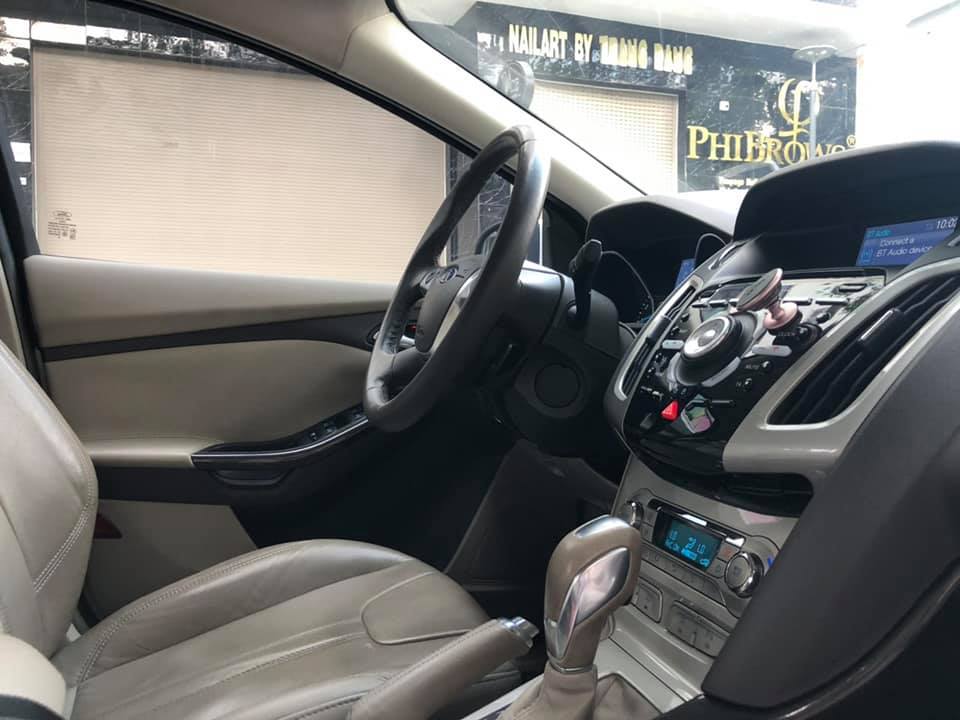 Ford Focus Titanium 2014 - Bán xe Ford Focus Titanium sản xuất 2014, màu trắng, xe nhập
