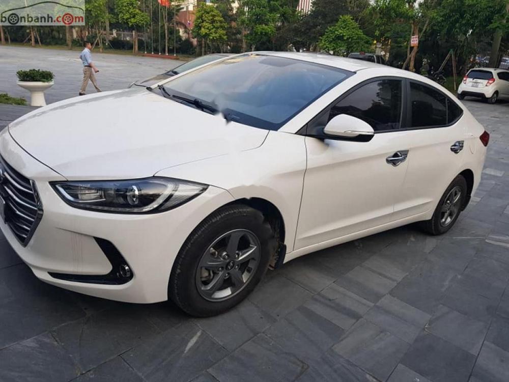 Hyundai Elantra 1.6 MT 2016 - Bán Hyundai Elantra 1.6 MT đời 2016, màu trắng, số sàn