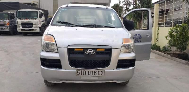 Hyundai Starex MT 2004 - Bán ô tô Hyundai Starex MT năm 2004, màu bạc, xe nhập 