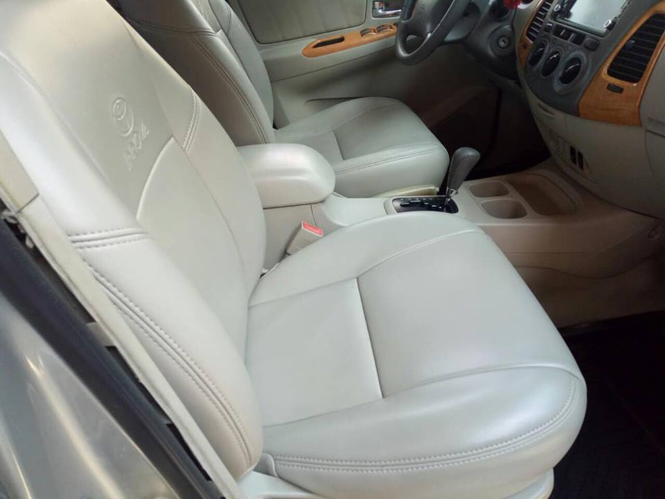 Toyota Innova V 2010 - Bán Innova V 2010 màu bạc, máy móc zin rất đẹp