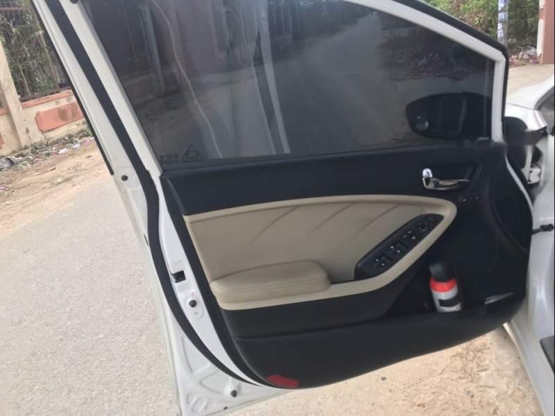 Kia Cerato  AT 2016 - Bán gấp Kia Cerato đời 2016, màu trắng, giá 538tr