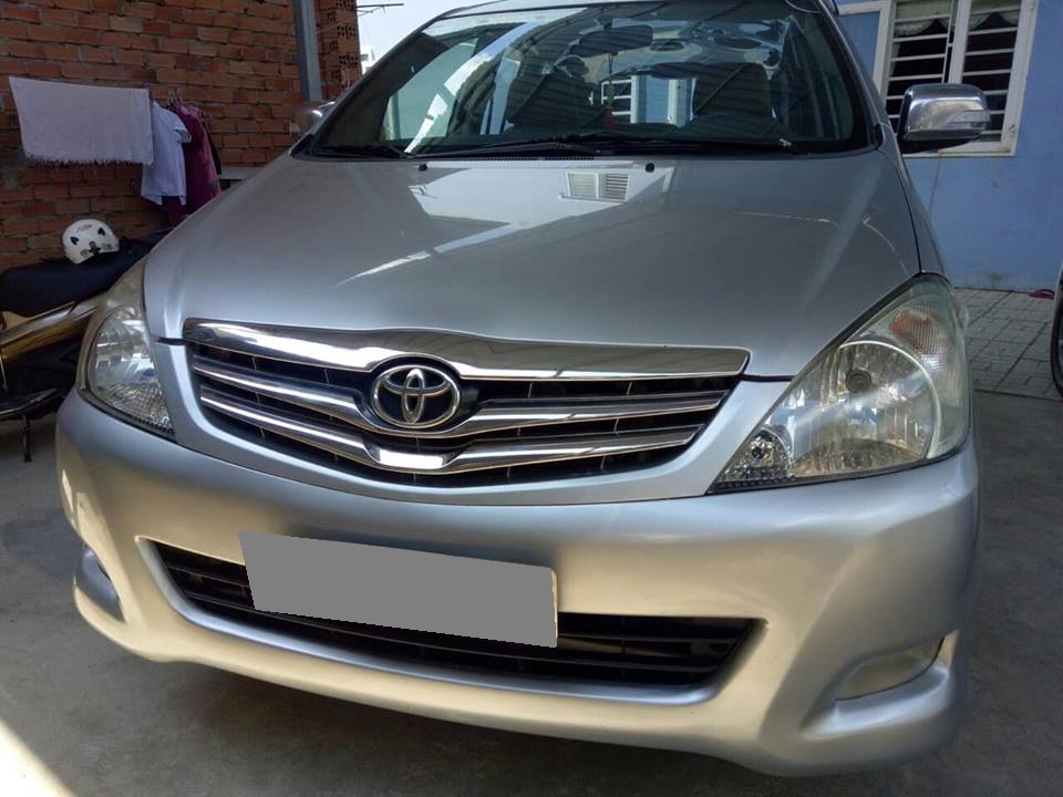 Toyota Innova V 2010 - Bán Innova V 2010 màu bạc, máy móc zin rất đẹp