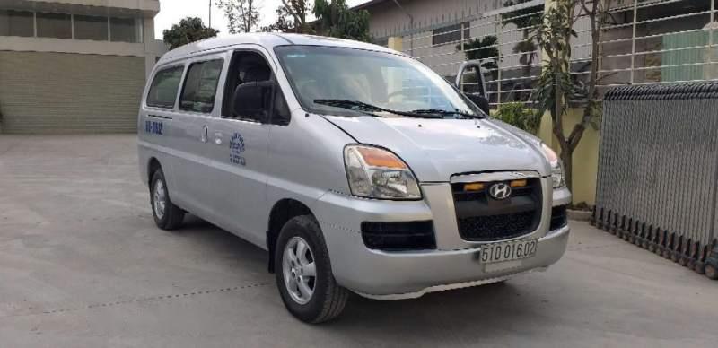 Hyundai Starex MT 2004 - Bán ô tô Hyundai Starex MT năm 2004, màu bạc, xe nhập 