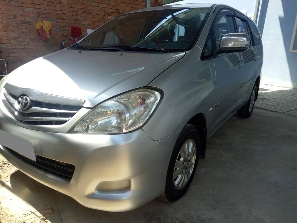 Toyota Innova V 2010 - Bán Innova V 2010 màu bạc, máy móc zin rất đẹp