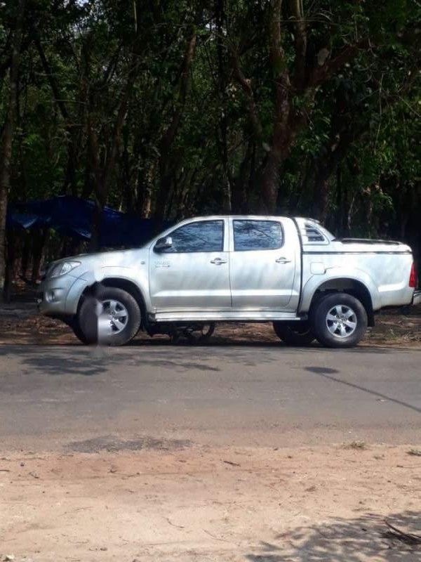 Toyota Hilux 2011 - Bán Toyota Hilux sản xuất năm 2011, màu bạc, nhập khẩu nguyên chiếc Thái Lan