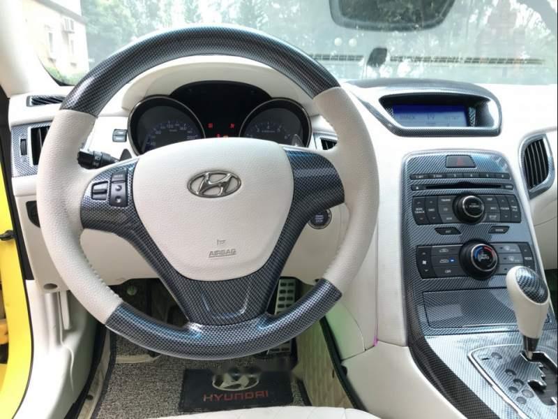 Hyundai Genesis 2012 - Bán xe Hyundai Genesis năm 2012, màu vàng, nhập khẩu, 588 triệu
