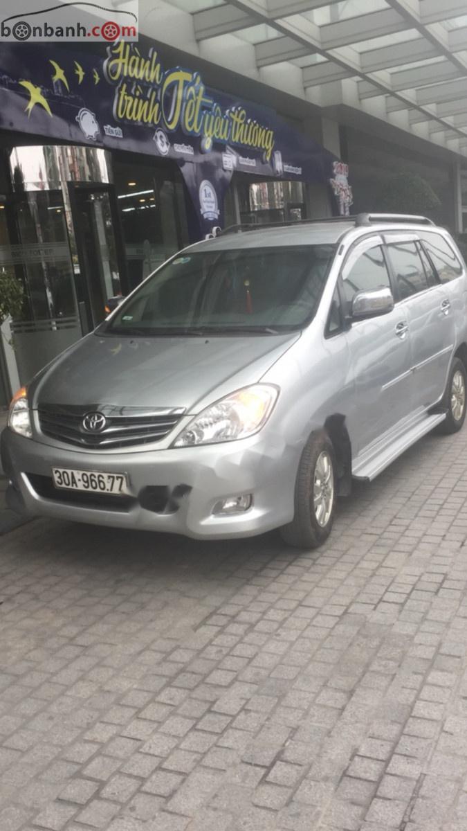 Toyota Innova V 2009 - Cần bán lại xe Toyota Innova V năm sản xuất 2009, màu bạc số tự động, giá 415tr