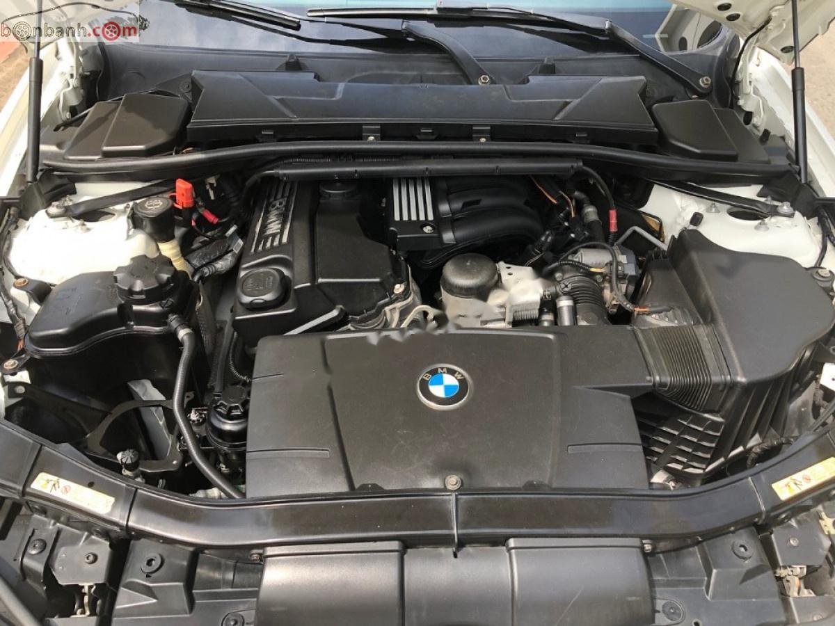 BMW 3 Series 320i 2009 - Bán BMW 3 Series 320i sản xuất 2009, màu trắng, giá tốt