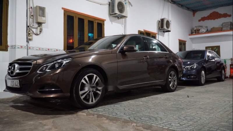 Mercedes-Benz E class  E250  2014 - Cần bán xe Mercedes E250 năm sản xuất 2014, màu nâu, tất cả đều nguyên zin