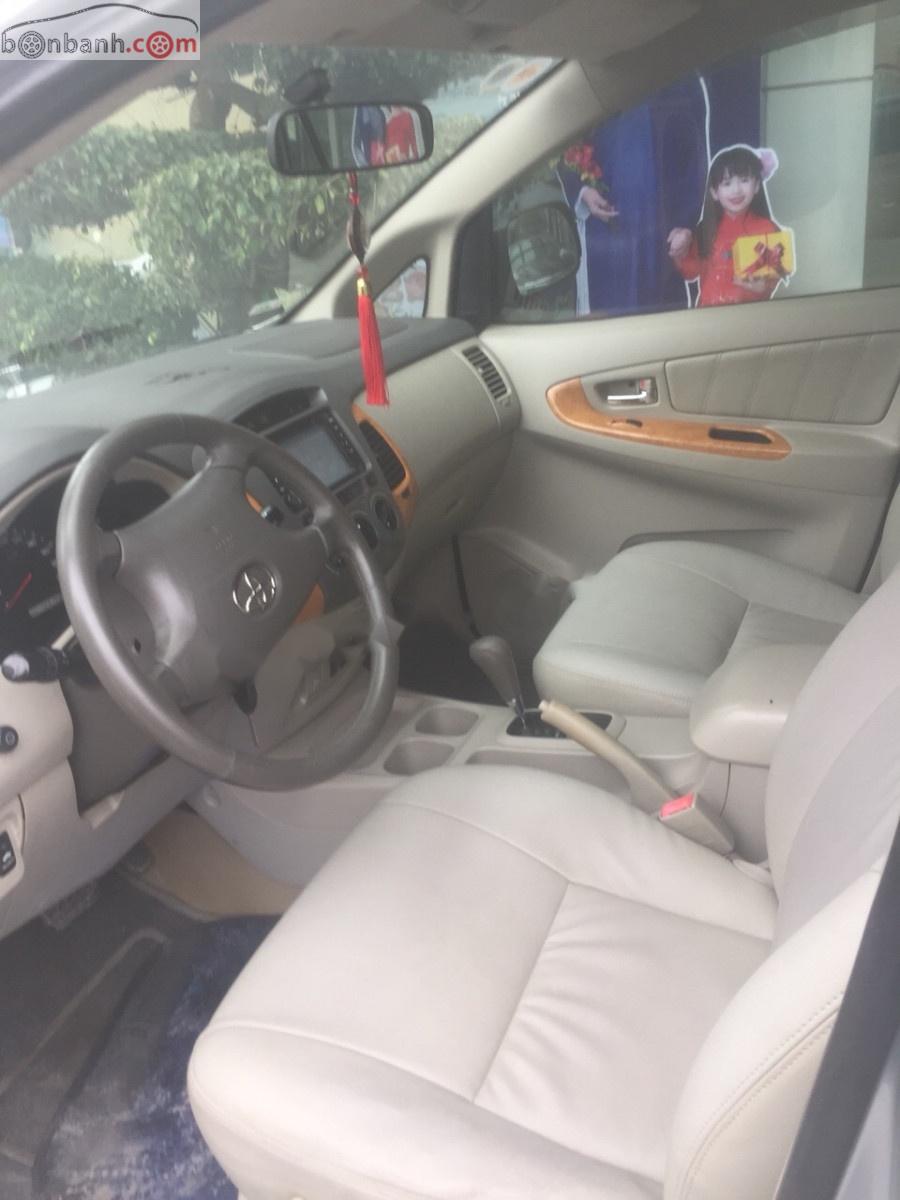 Toyota Innova V 2009 - Cần bán lại xe Toyota Innova V năm sản xuất 2009, màu bạc số tự động, giá 415tr