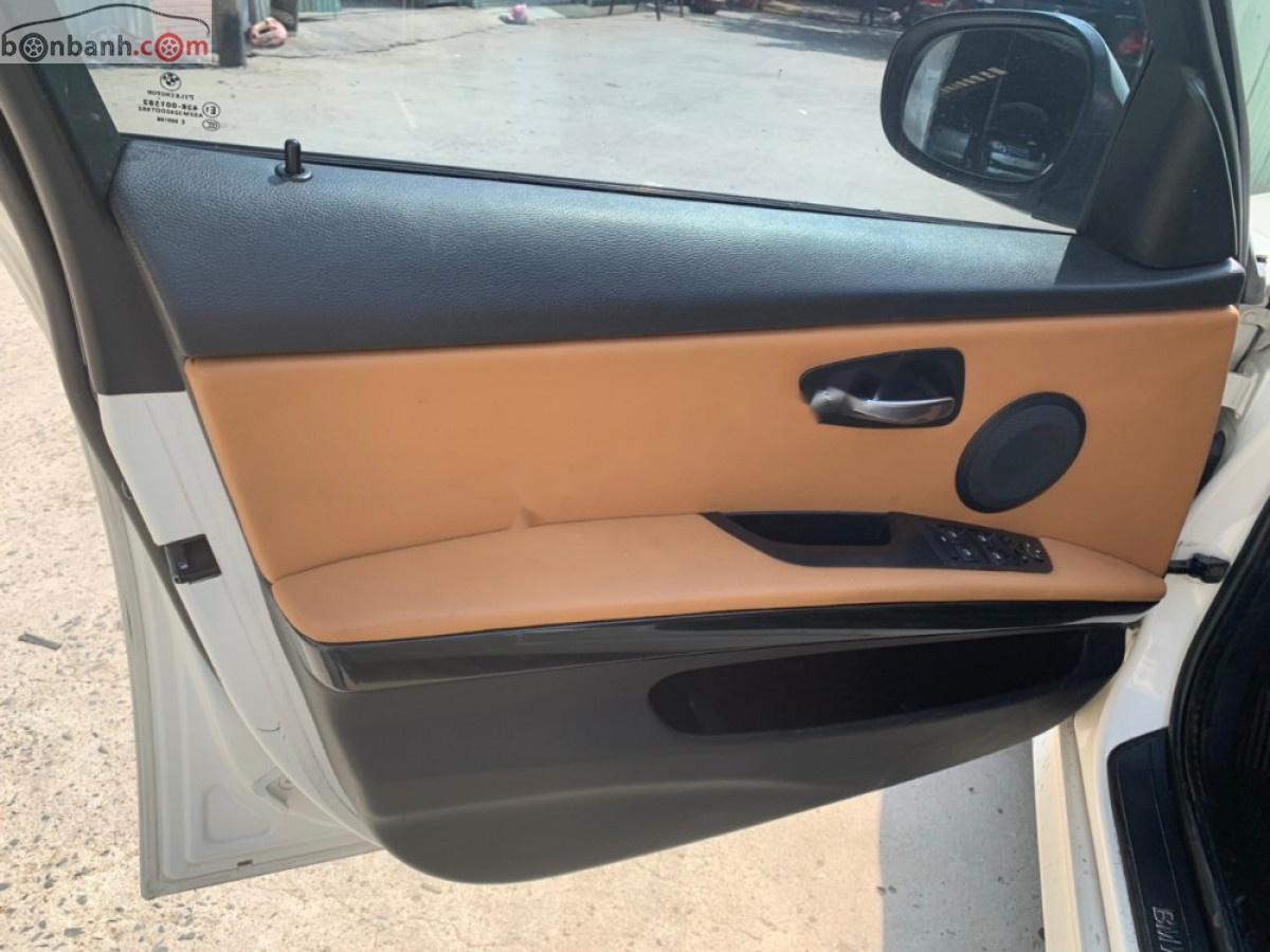 BMW 3 Series 320i 2009 - Bán BMW 3 Series 320i sản xuất 2009, màu trắng, giá tốt