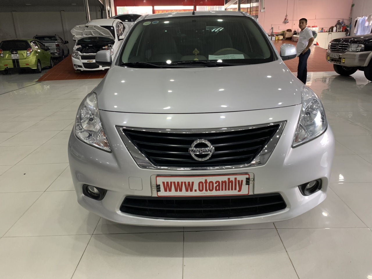 Nissan Sunny 2017 - Bán Nissan Sunny năm 2017, màu bạc chính chủ, 375 triệu