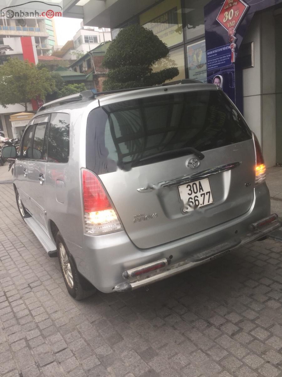 Toyota Innova V 2009 - Cần bán lại xe Toyota Innova V năm sản xuất 2009, màu bạc số tự động, giá 415tr