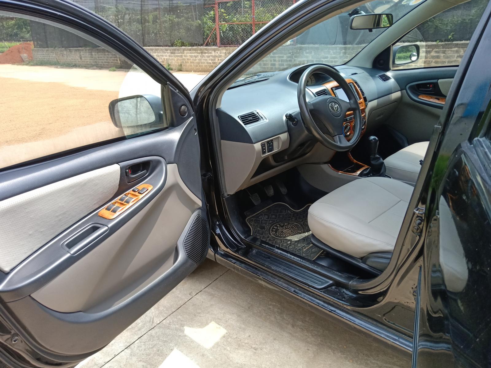 Toyota Vios G 2005 - Cần bán gấp Toyota Vios G đời 2005, màu đen