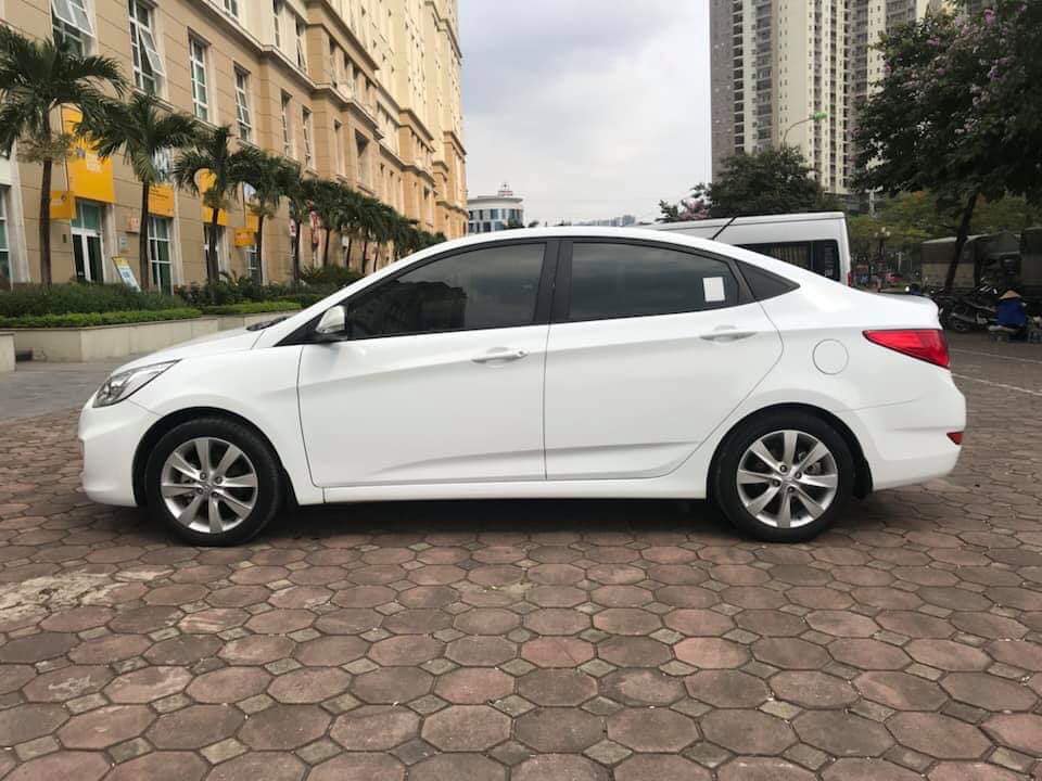 Hyundai Accent Blue 2016 - Bán Hyundai Accent Blue sản xuất 2016, màu trắng, nhập khẩu nguyên chiếc