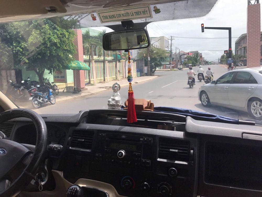 Ford Transit   2013 - Bán Ford Transit đời 2013 form mới, đi được hơn 220.000 km