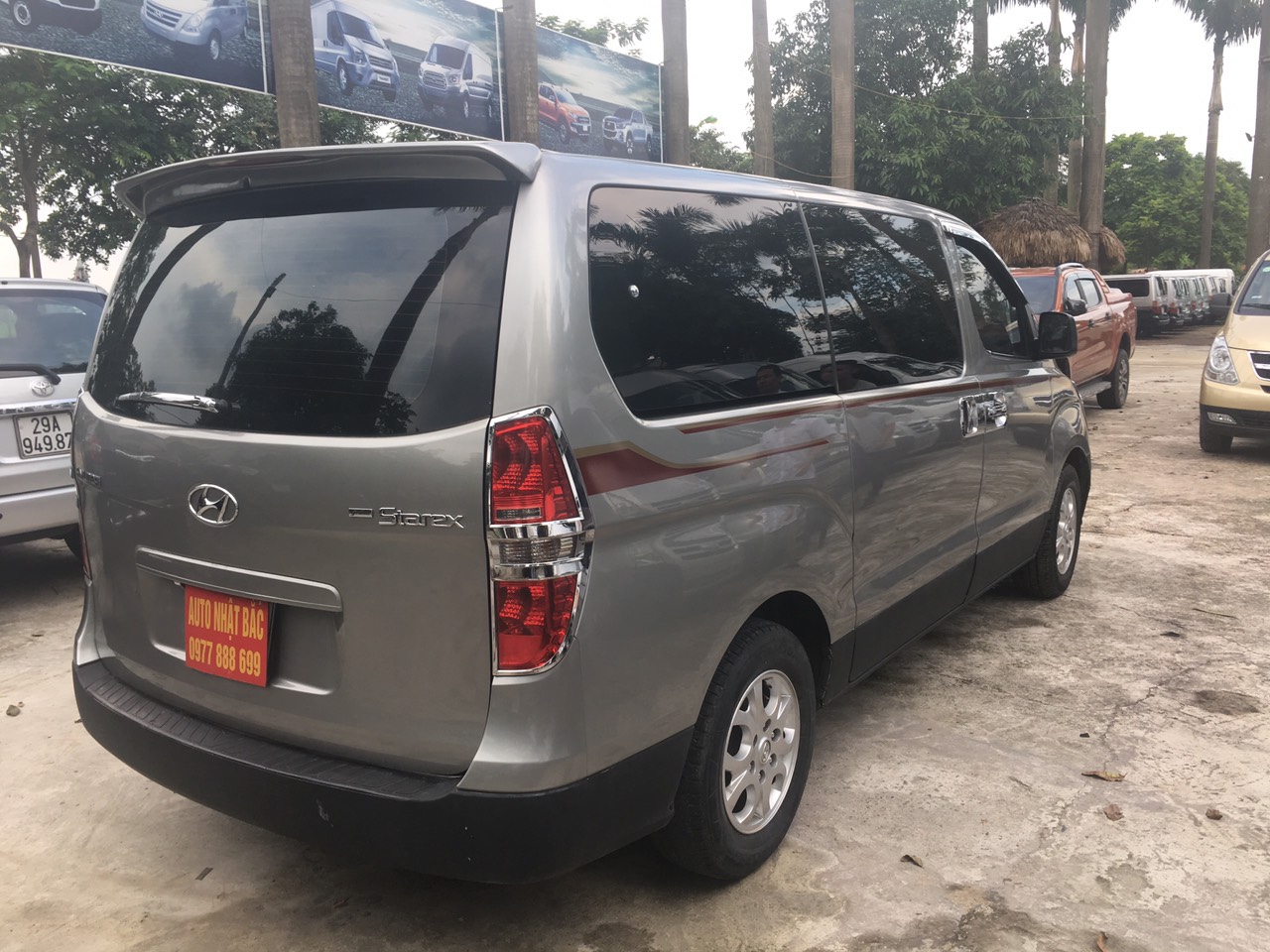 Hyundai Starex 2013 - Bán Hyundai Starex đời 2013, màu bạc, nhập khẩu nguyên chiếc