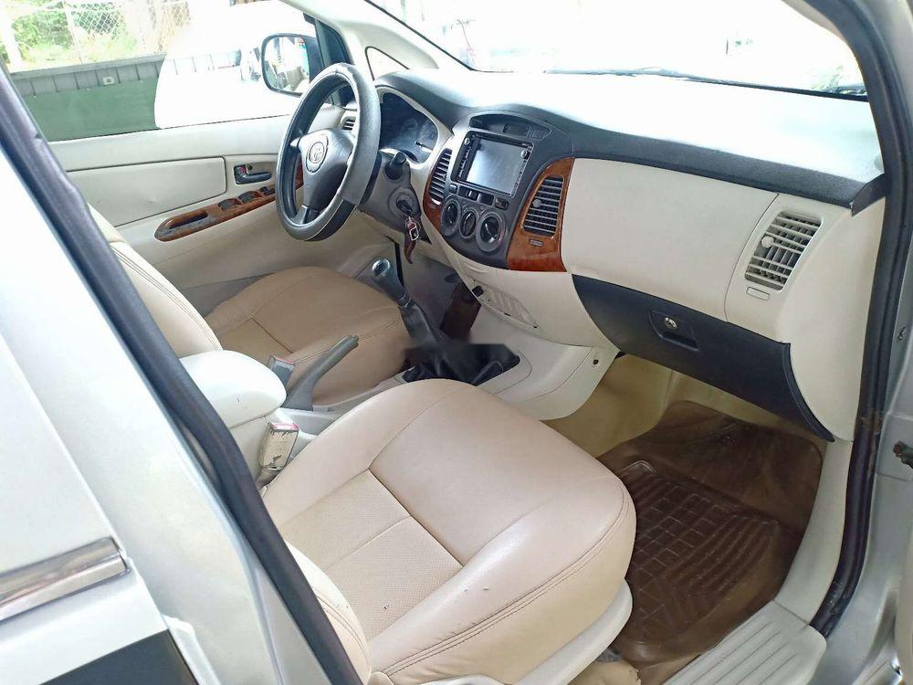 Toyota Innova J 2007 - Bán Toyota Innova J lên G SX 2007, màu bạc, xe nhập, hai dàn lạnh