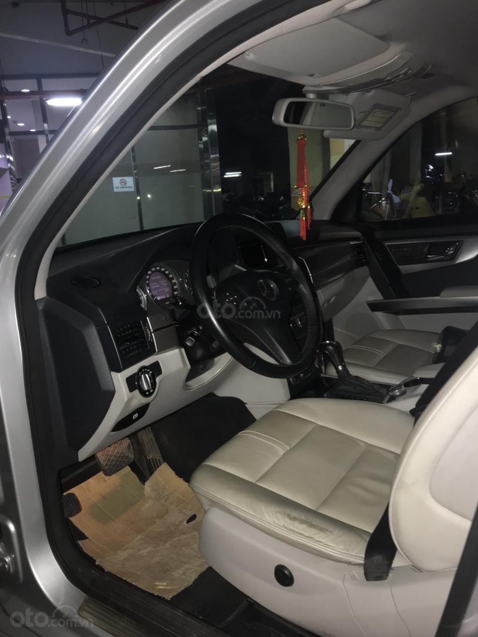 Mercedes-Benz GLK Class 2009 - Cần bán Mercedes GLK 300 4Matic sản xuất năm 2009, màu bạc, 580tr