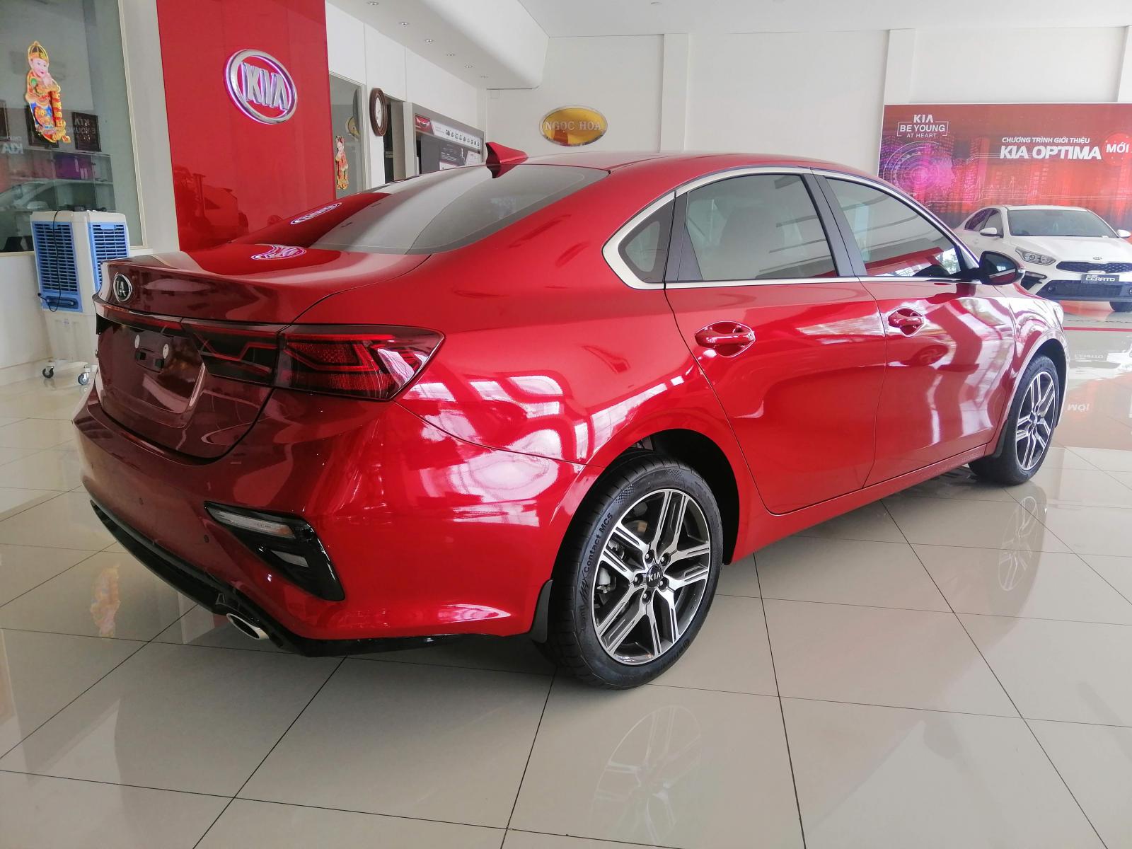 Kia Cerato 2019 - Bán Kia Cerato 2019 màu đỏ, đưa trước 175 triệu nhận xe + 1 năm BHTV