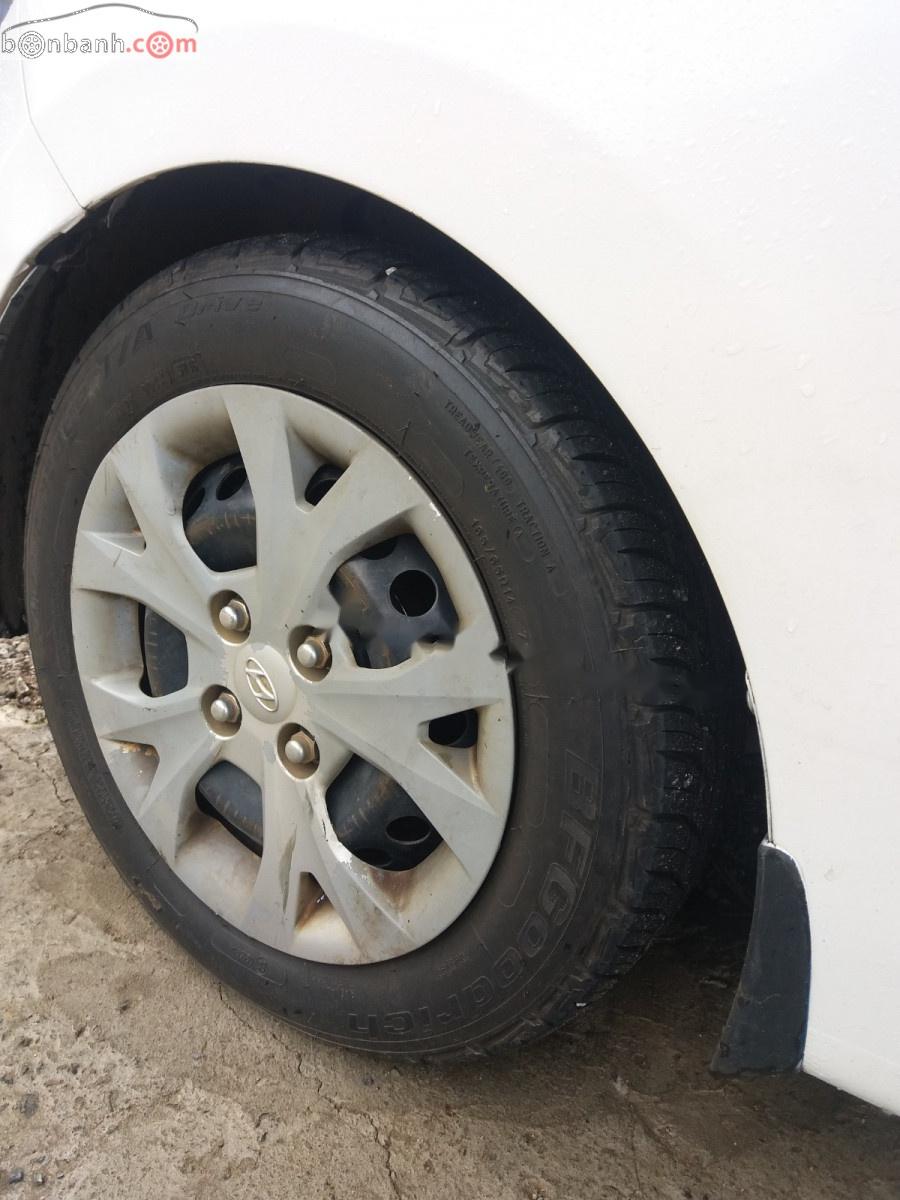 Hyundai Grand i10   2015 - Bán Hyundai Grand i10 sản xuất năm 2015, màu trắng, nhập khẩu