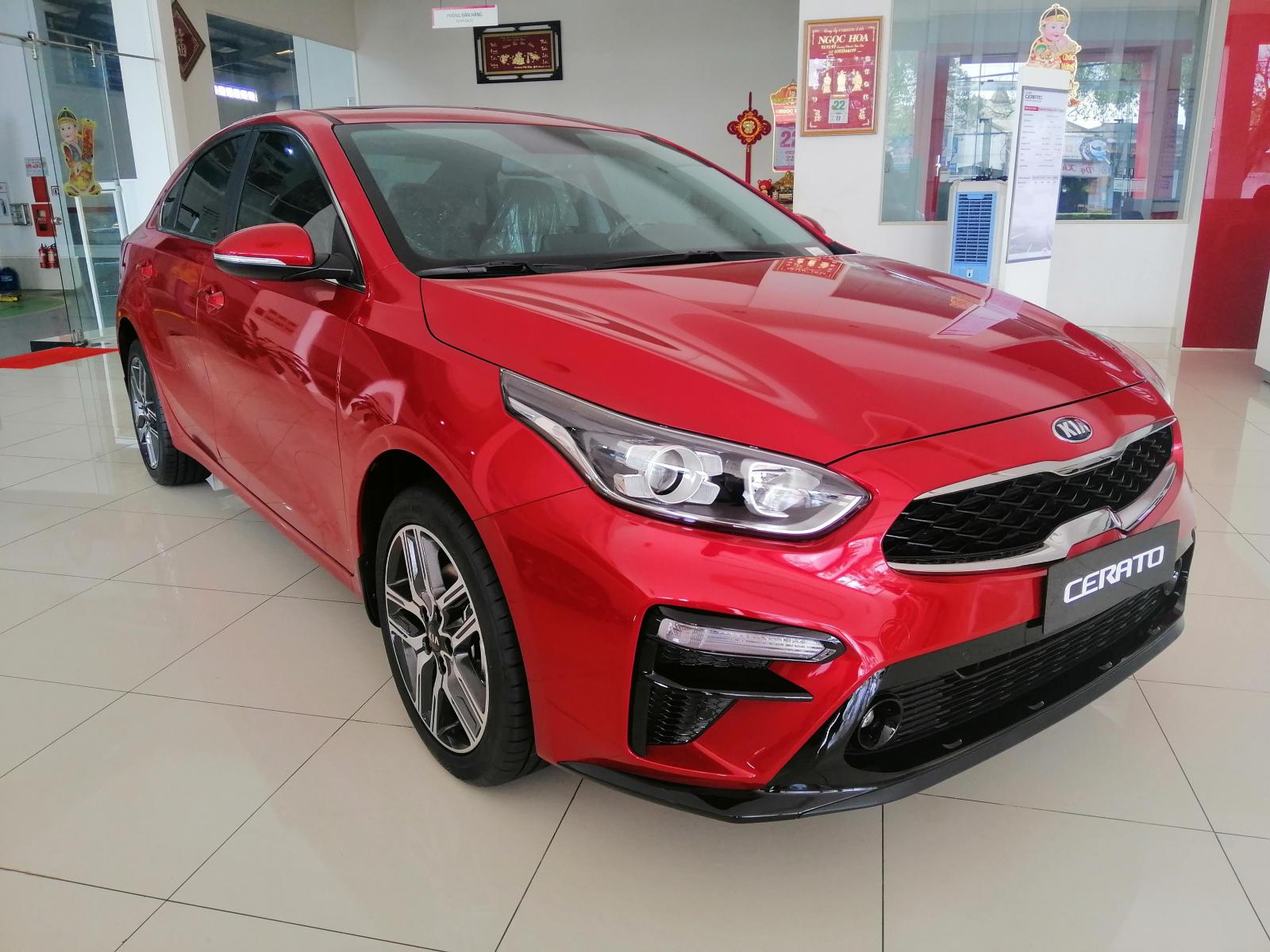 Kia Cerato 2019 - Bán Kia Cerato 2019 màu đỏ, đưa trước 175 triệu nhận xe + 1 năm BHTV