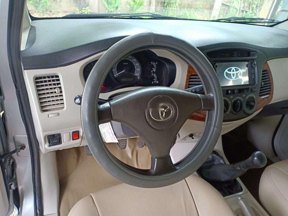 Toyota Innova J 2007 - Bán Toyota Innova J lên G SX 2007, màu bạc, xe nhập, hai dàn lạnh