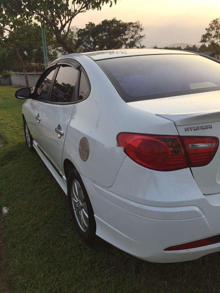 Hyundai Avante 2011 - Bán xe Hyundai Avante đời 2011, màu trắng số sàn