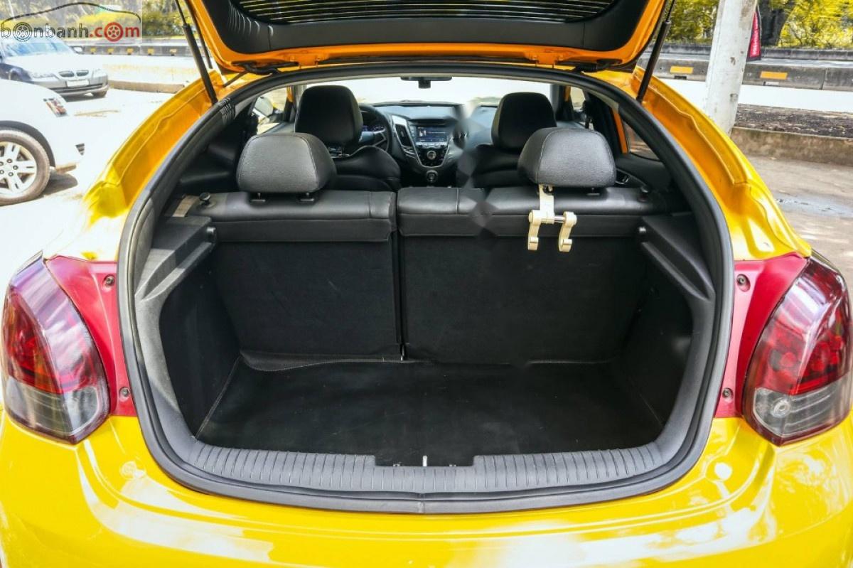 Hyundai Veloster 2011 - Bán Hyundai Veloster sản xuất năm 2011, màu vàng, nhập khẩu nguyên chiếc số tự động