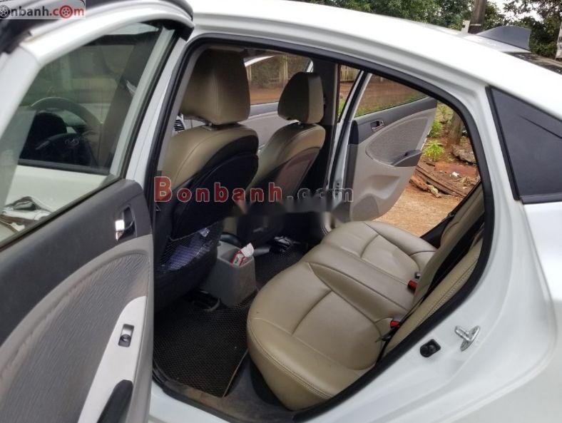 Hyundai Accent 2013 - Bán Hyundai Accent 1.4 MT sản xuất năm 2013, màu trắng