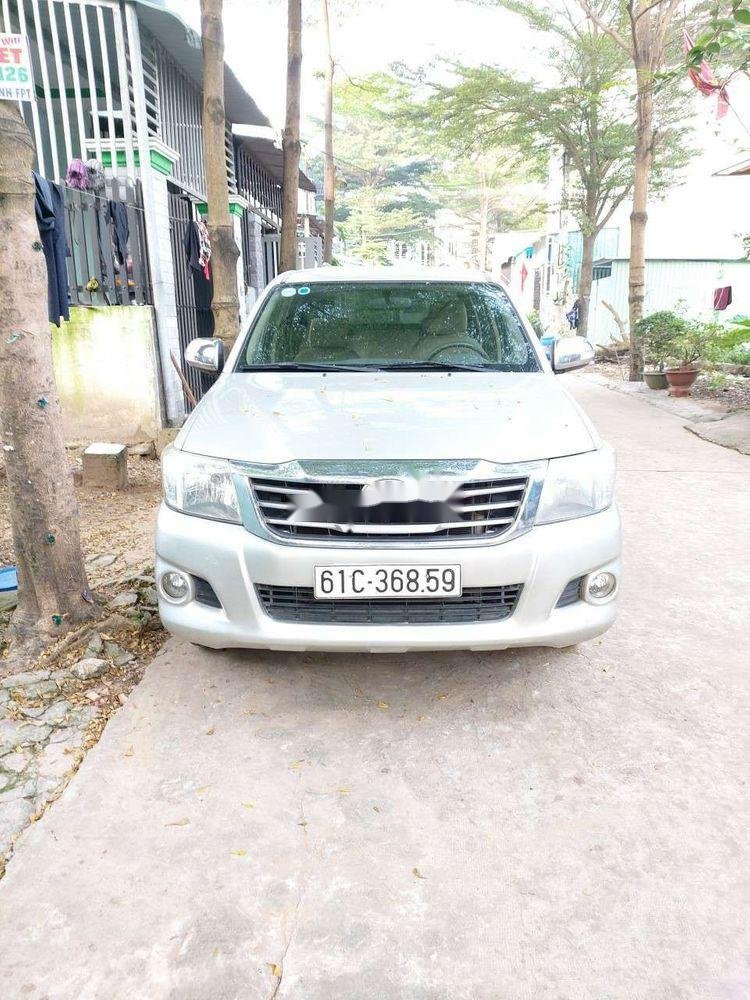 Toyota Hilux 2012 - Bán Toyota Hilux 2.5E sản xuất 2012, màu bạc, giá 380tr