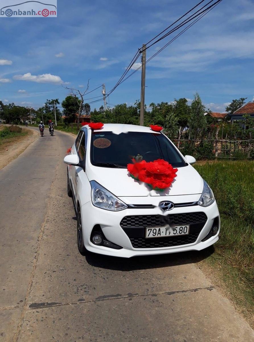 Hyundai Grand i10   2017 - Chính chủ bán Hyundai Grand i10 đời 2017, màu trắng