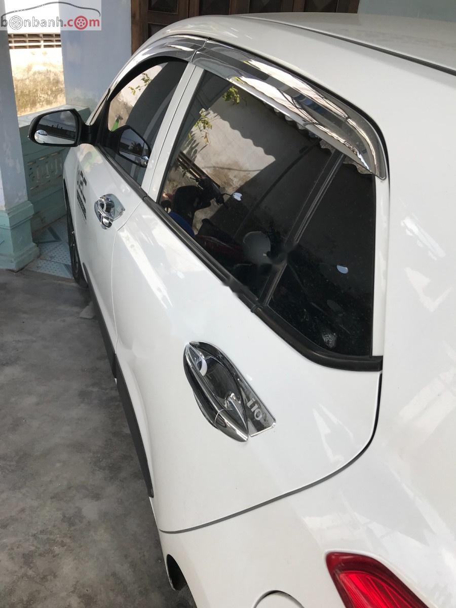 Hyundai Grand i10   2017 - Chính chủ bán Hyundai Grand i10 đời 2017, màu trắng