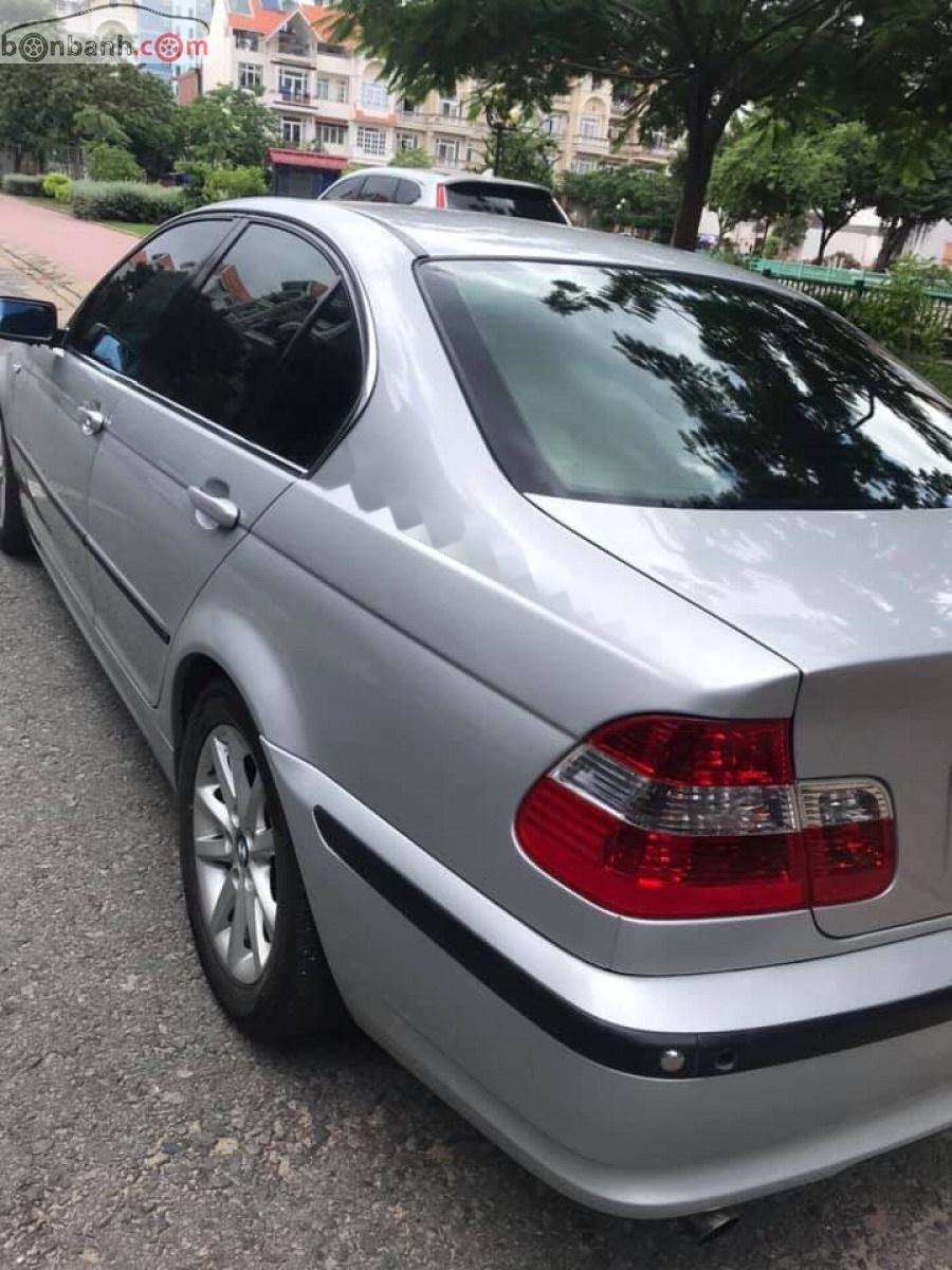 BMW 3 Series 318i 2005 - Bán BMW 3 Series 318i năm 2005, màu bạc, xe nhập, giá 260tr