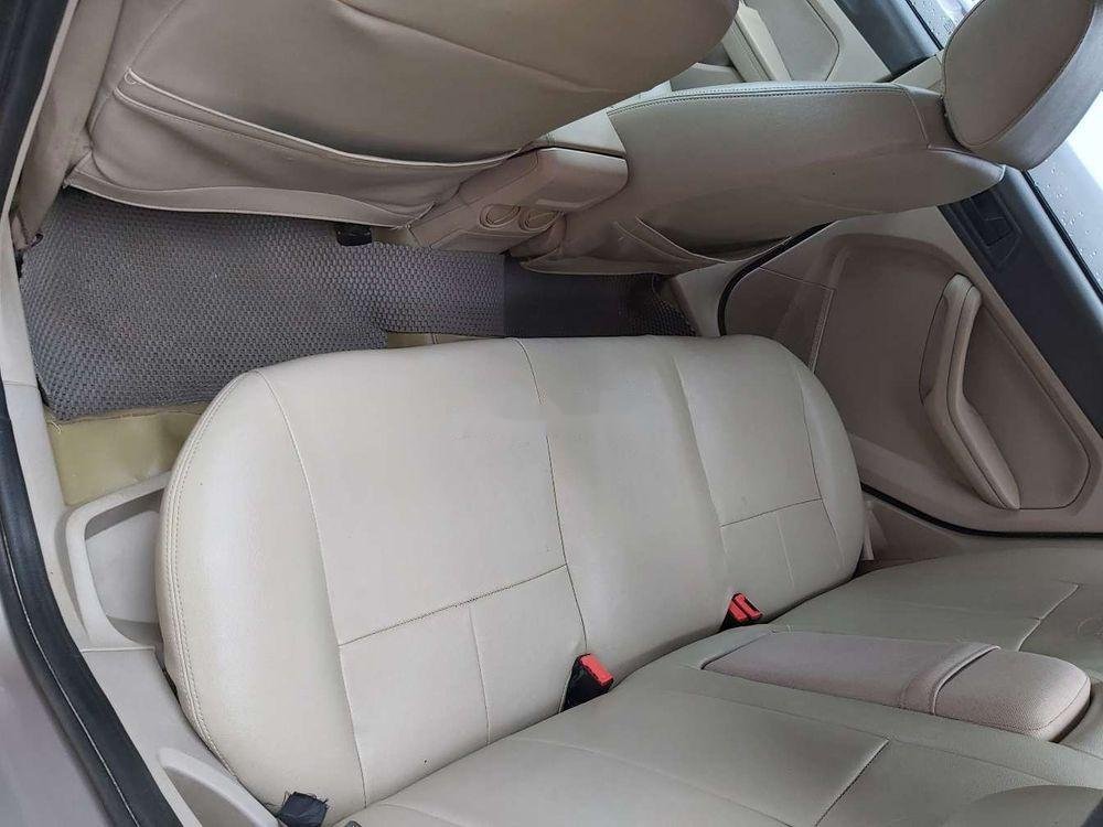 Ford Focus 2011 - Cần bán lại xe Ford Focus bản 1.8MT sx 2011, màu vàng, giá tốt