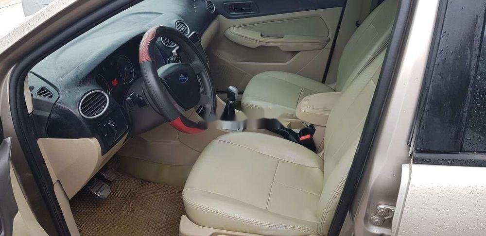 Ford Focus 2011 - Cần bán lại xe Ford Focus bản 1.8MT sx 2011, màu vàng, giá tốt