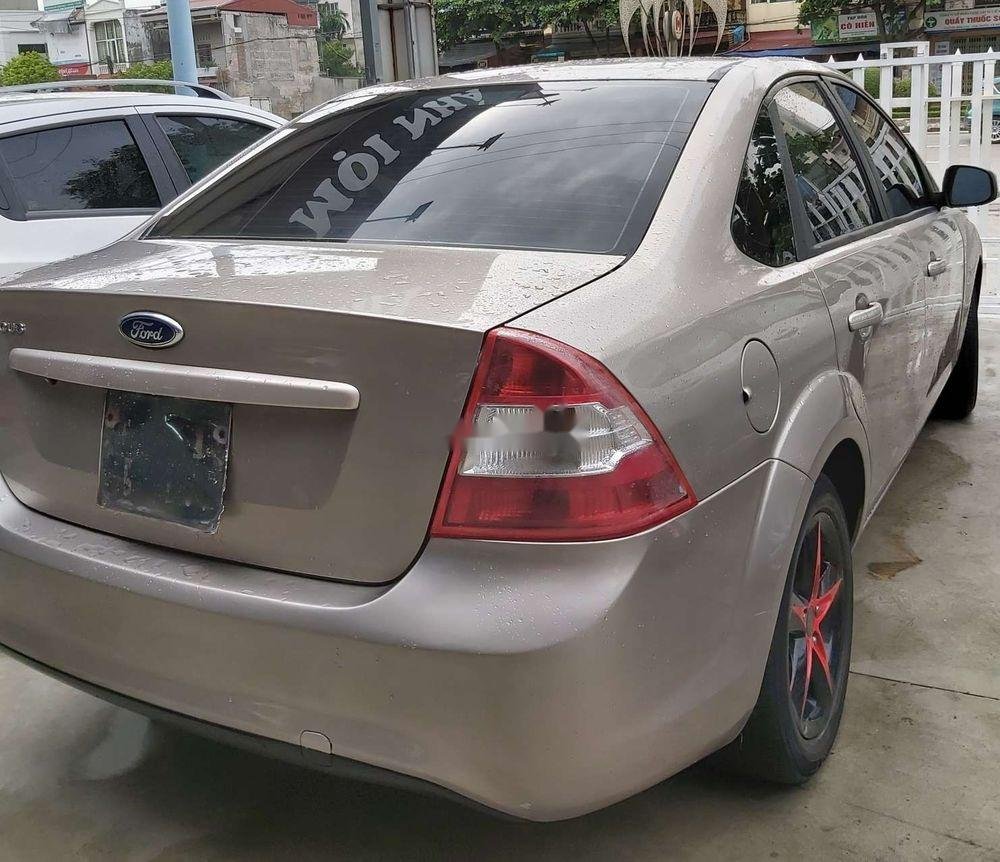 Ford Focus 2011 - Cần bán lại xe Ford Focus bản 1.8MT sx 2011, màu vàng, giá tốt