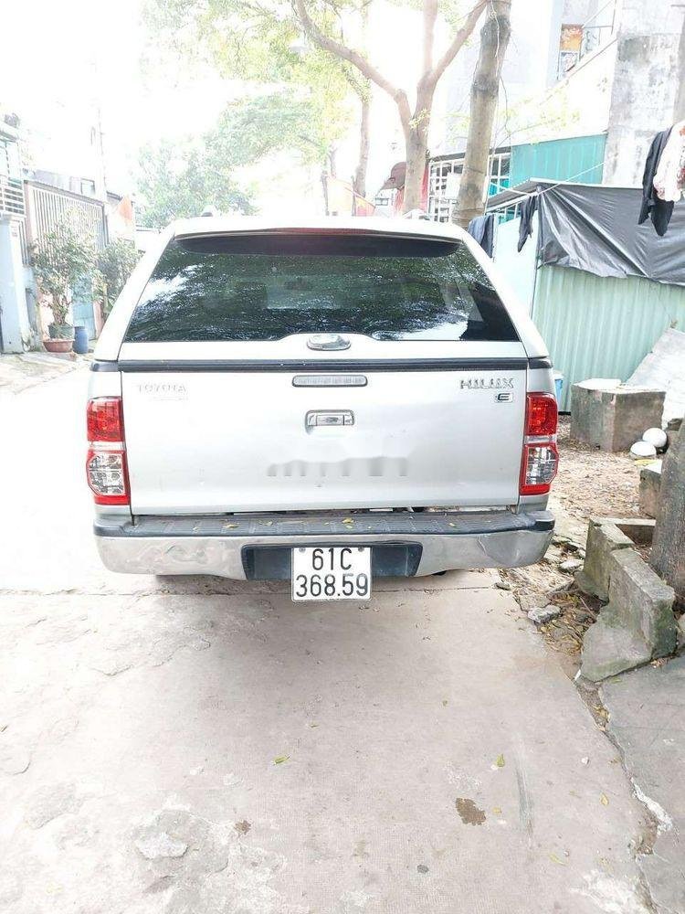 Toyota Hilux 2012 - Bán Toyota Hilux 2.5E sản xuất 2012, màu bạc, giá 380tr