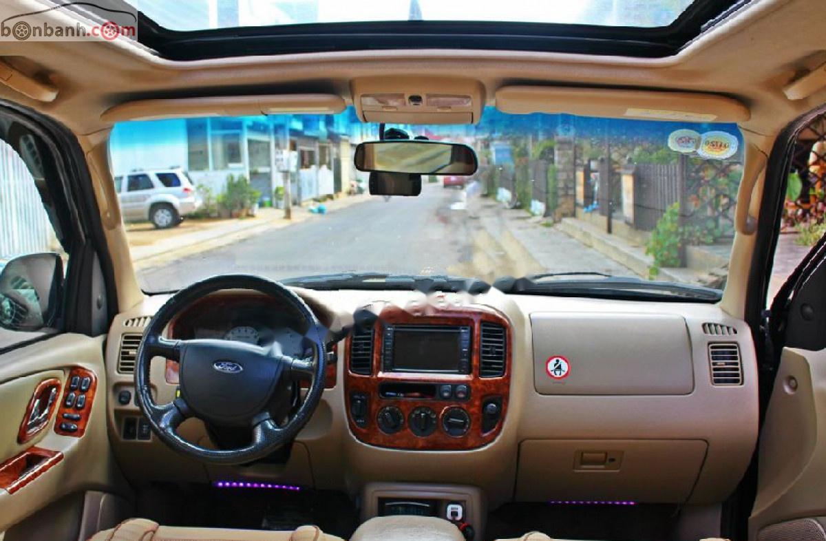Ford Escape 3.0 V6 2004 - Gia đình bán Ford Escape 3.0 V6 năm 2004, màu đen