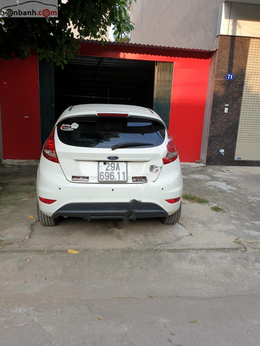 Ford Fiesta S 1.6 AT 2013 - Nhà nâng đời bán Ford Fiesta S 1.6 AT đời 2013, màu trắng
