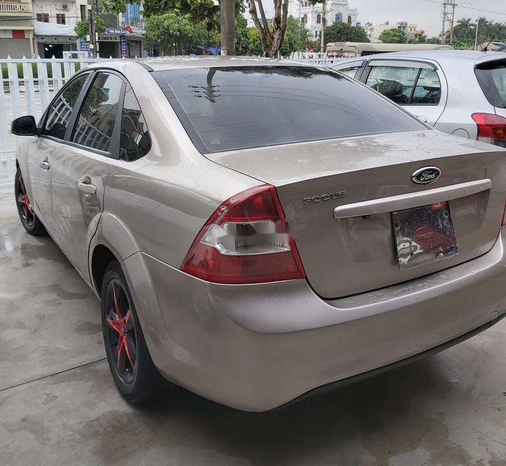 Ford Focus 2011 - Cần bán lại xe Ford Focus bản 1.8MT sx 2011, màu vàng, giá tốt