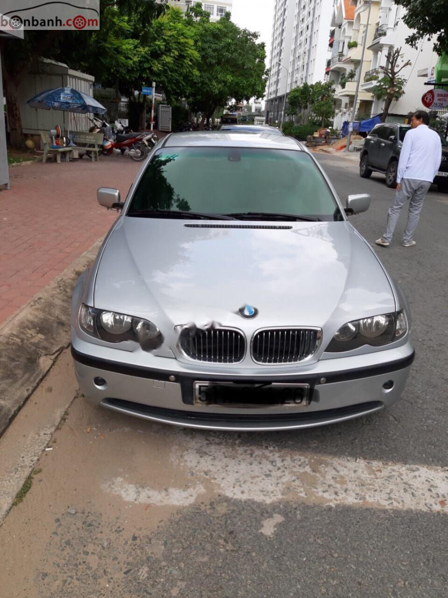 BMW 3 Series 318i 2005 - Bán BMW 3 Series 318i năm 2005, màu bạc, xe nhập, giá 260tr