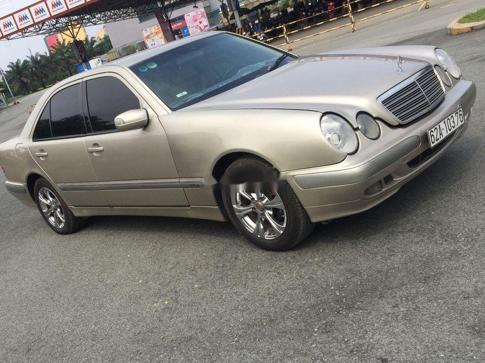 Mercedes-Benz E class 2000 - Bán ô tô Mercedes 2000 số sàn, xe máy nổ êm ru