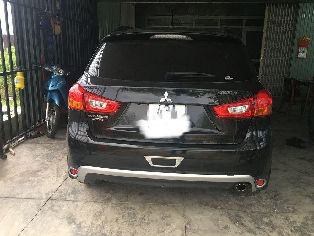 Mitsubishi Outlander    2016 - Bán ô tô Mitsubishi Outlander năm 2016, màu đen, nhập khẩu nguyên chiếc xe gia đình, giá chỉ 695 triệu