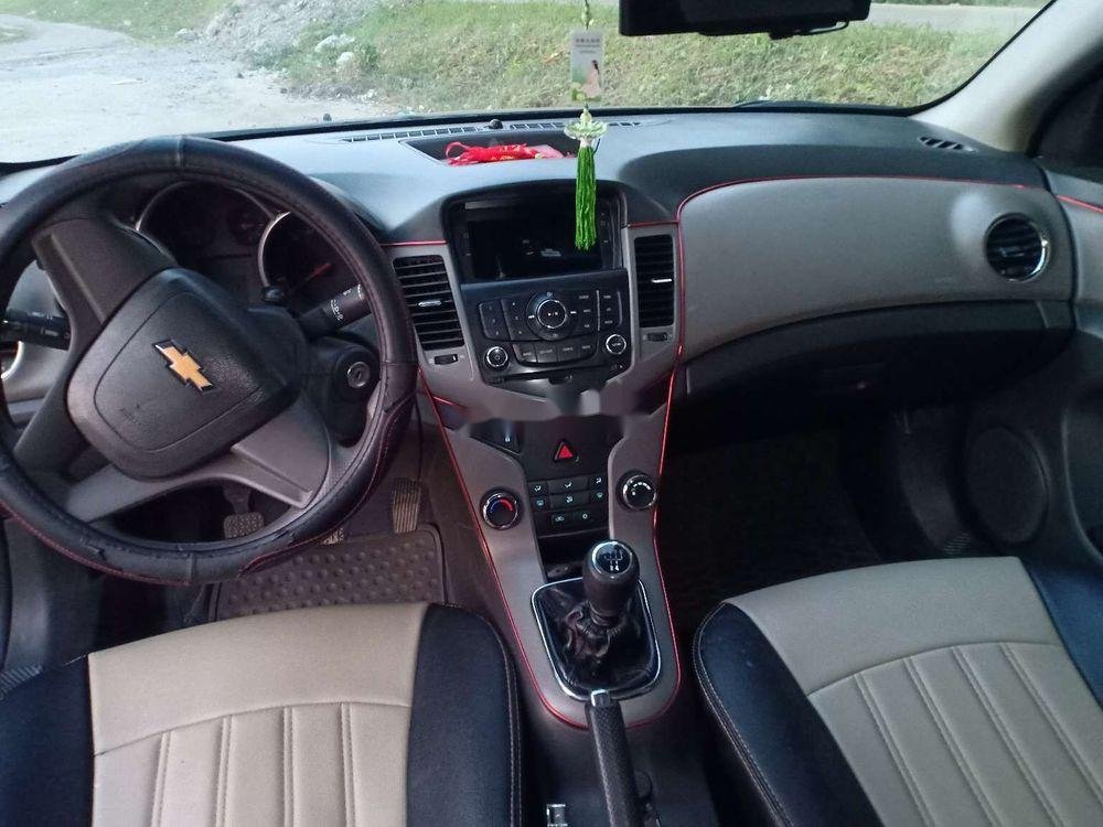 Chevrolet Cruze  MT 2011 - Cần bán lại xe Chevrolet Cruze MT năm 2011